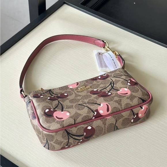 Coach shoulder bags - Picture 6 of 6